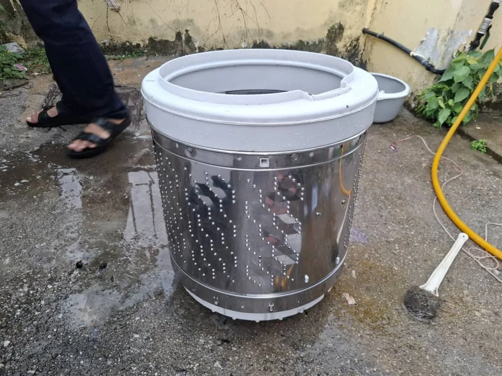 Washing machine drum and bearing service